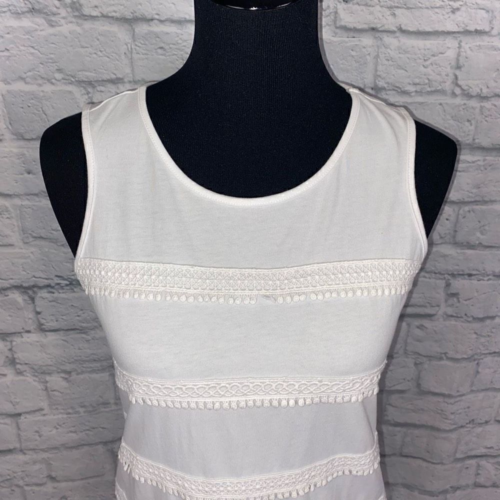 Talbots women S petite sleeveless tank top white w/textured embroidery design - Picture 3 of 9